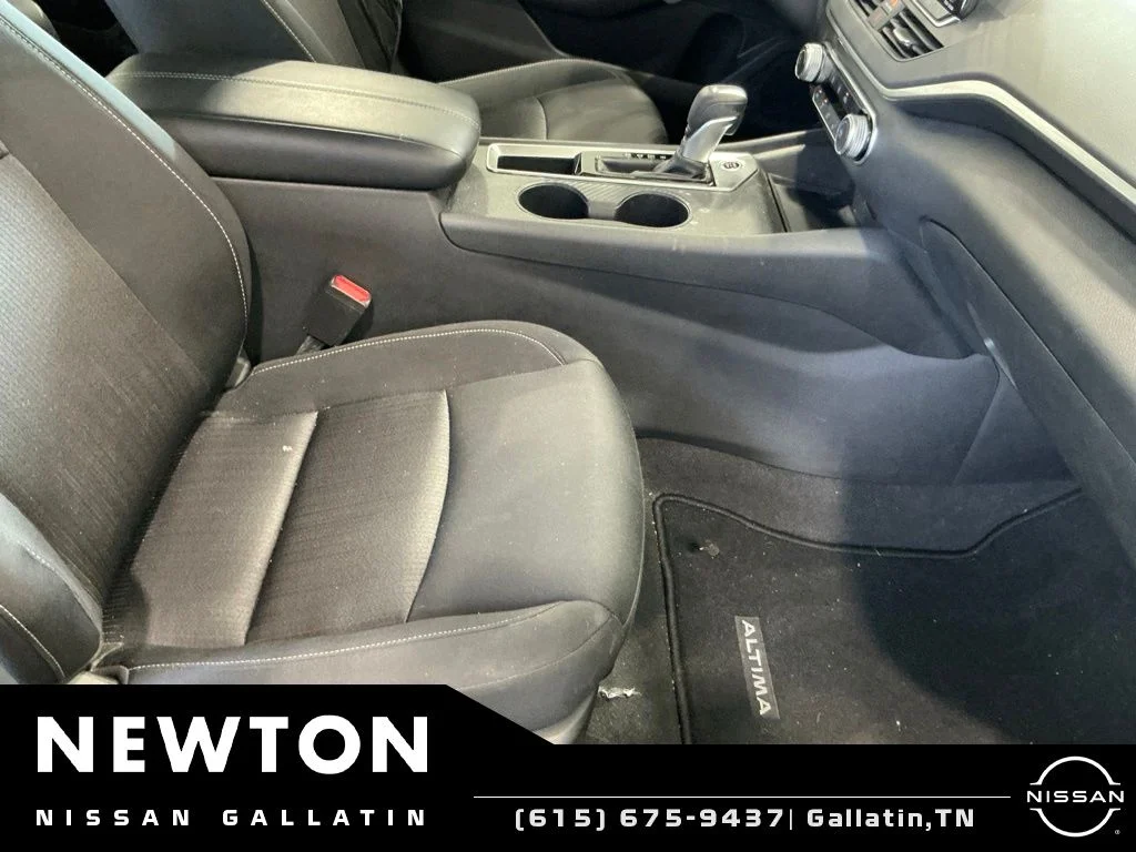 Used 2022 White Nissan 2.5 S image 6