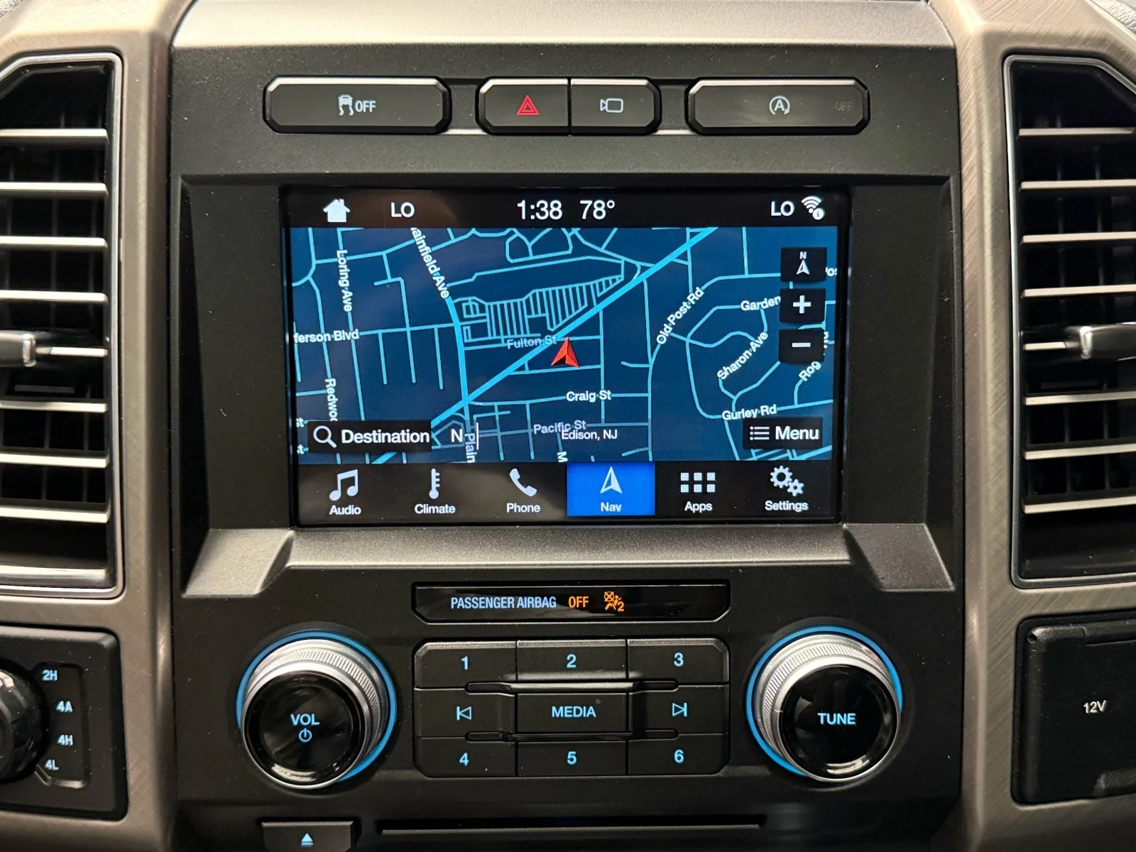 Used 2018 White Platinum Metallic Tri-Coat (ug) Ford Limited image 16