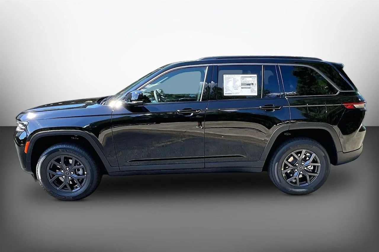 New 2027 High-Gloss Black Paint Jeep Laredo Altitude image 5
