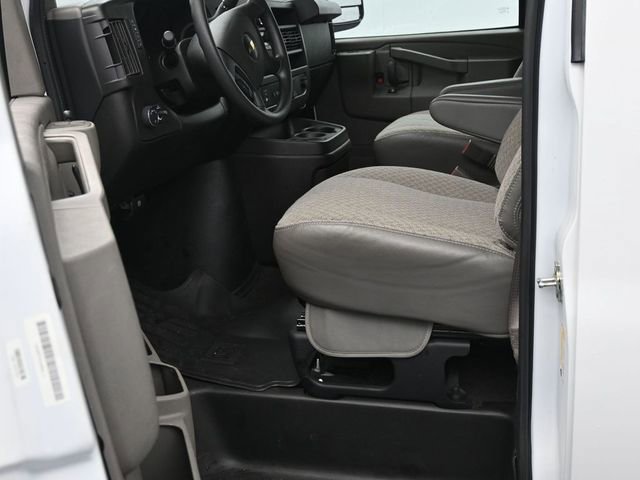 2024 Chevrolet Express Passenger LT - Photo 16
