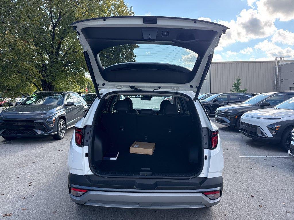 New 2026 White Hyundai SEL Plus AWD image 9