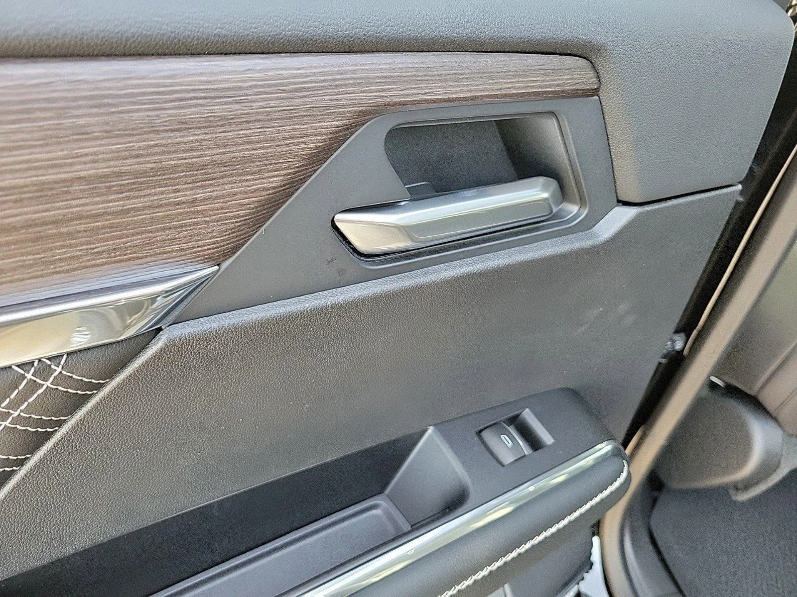 2026 GMC Acadia Denali - Photo 15