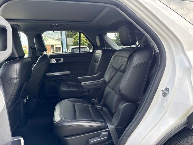 Used 2023 White Metallic Ford Limited image 11