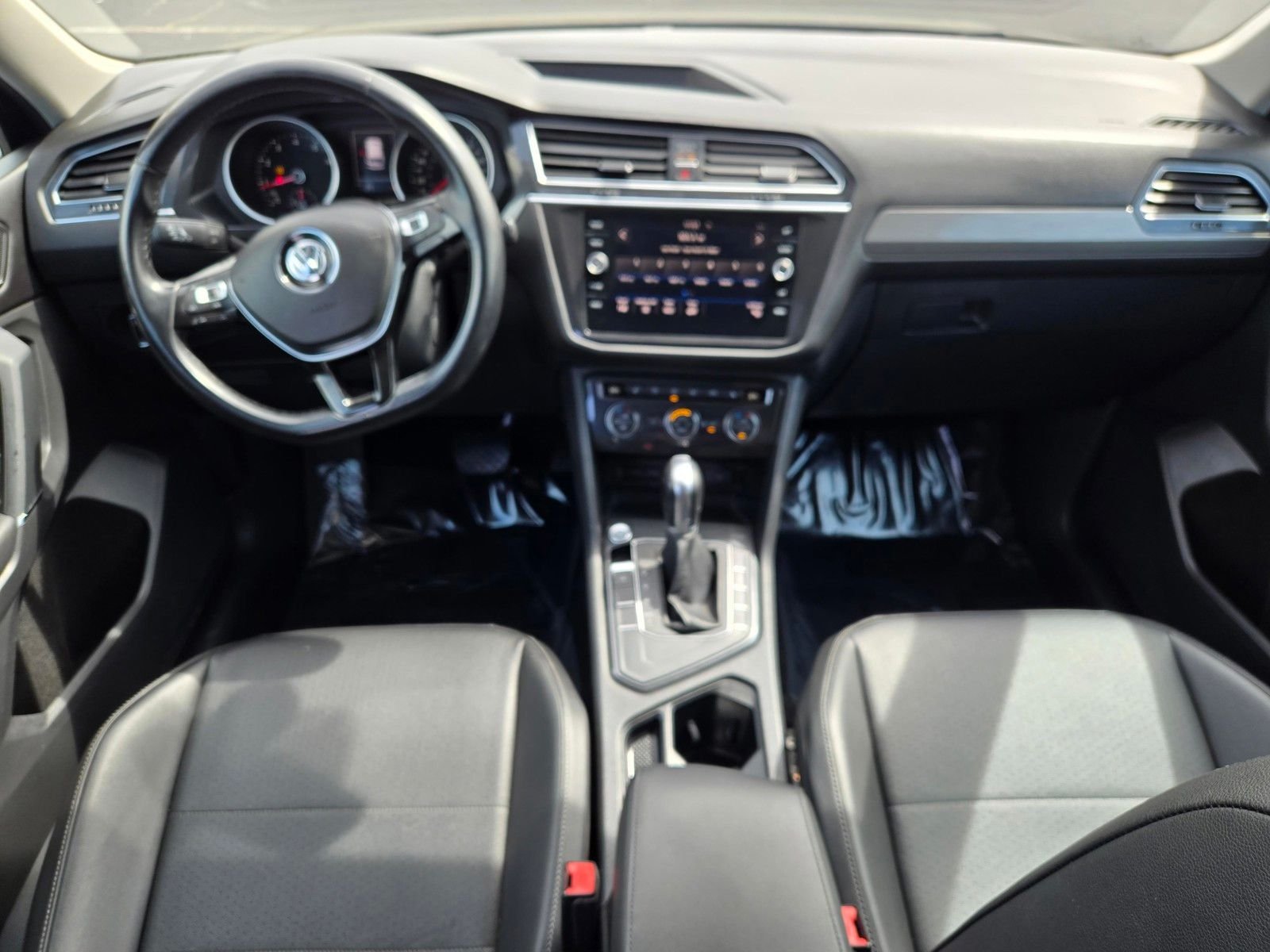 2018 Volkswagen Tiguan 2.0T SEL photo 3