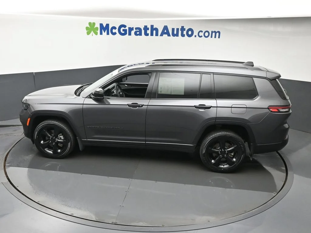 Used 2024 Gray Jeep Limited image 26