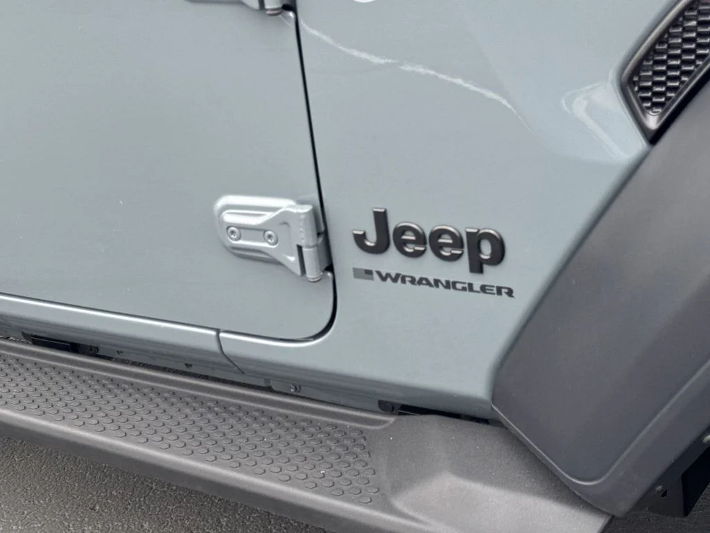 Used 2025 Gray Jeep Sport S image 31