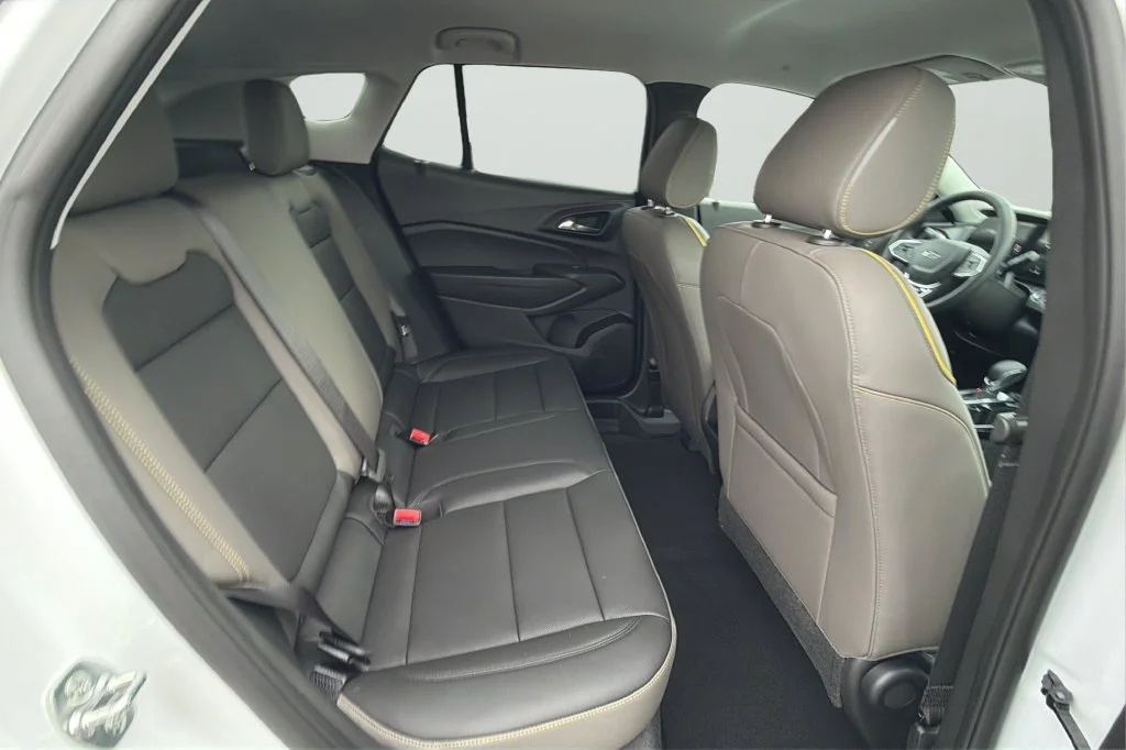 New 2026 Summit White Chevrolet ACTIV image 13