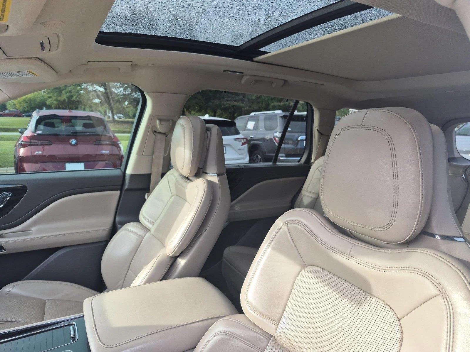 Used 2021 Pristine White Lincoln Reserve image 16