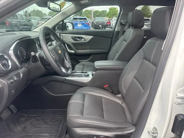 Used 2024 Summit White Chevrolet 3LT image 11