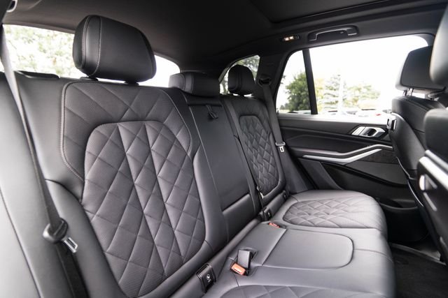 Certified Used 2025 Black Sapphire Metallic BMW xDrive40i image 35