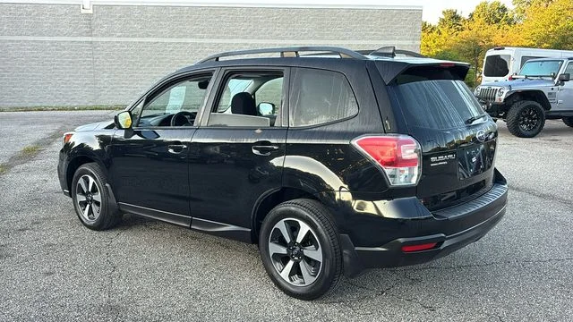 Used 2017 Black Subaru 2.5i Premium image 5