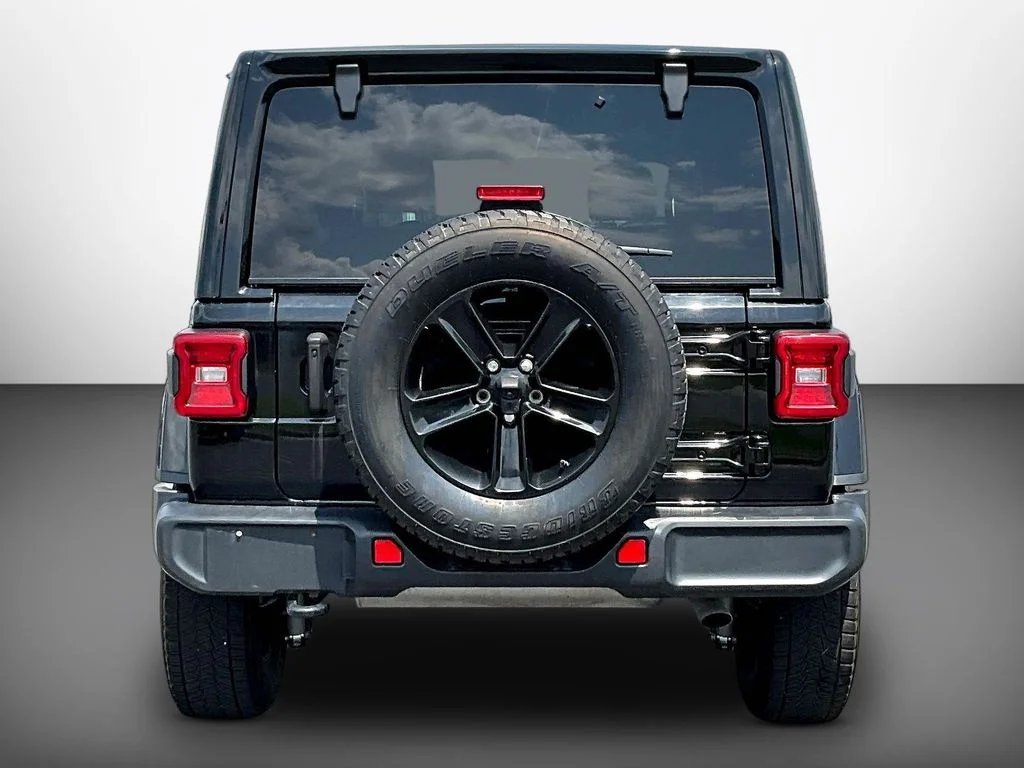 Used 2022 Black Jeep Unlimited Sahara Altitude image 5