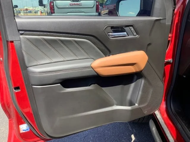 2026 GMC Canyon AT4 - Photo 11