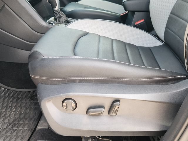 Used 2022  Volkswagen SEL image 23