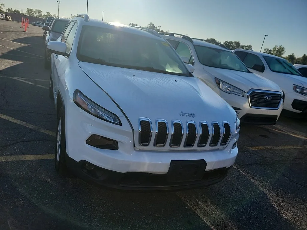 Certified Used 2017 White Jeep Latitude image 6
