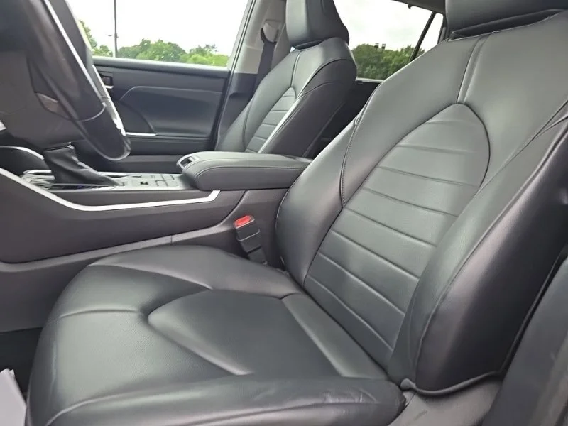 Used 2021 Silver Toyota XLE image 26