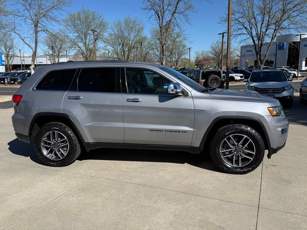 Used 2019 Billet Silver Metallic Jeep Limited image 3