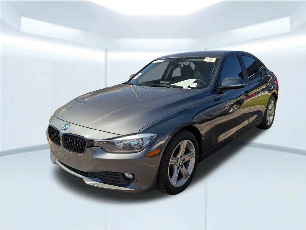 Used 2015 Gray BMW 320i image 1