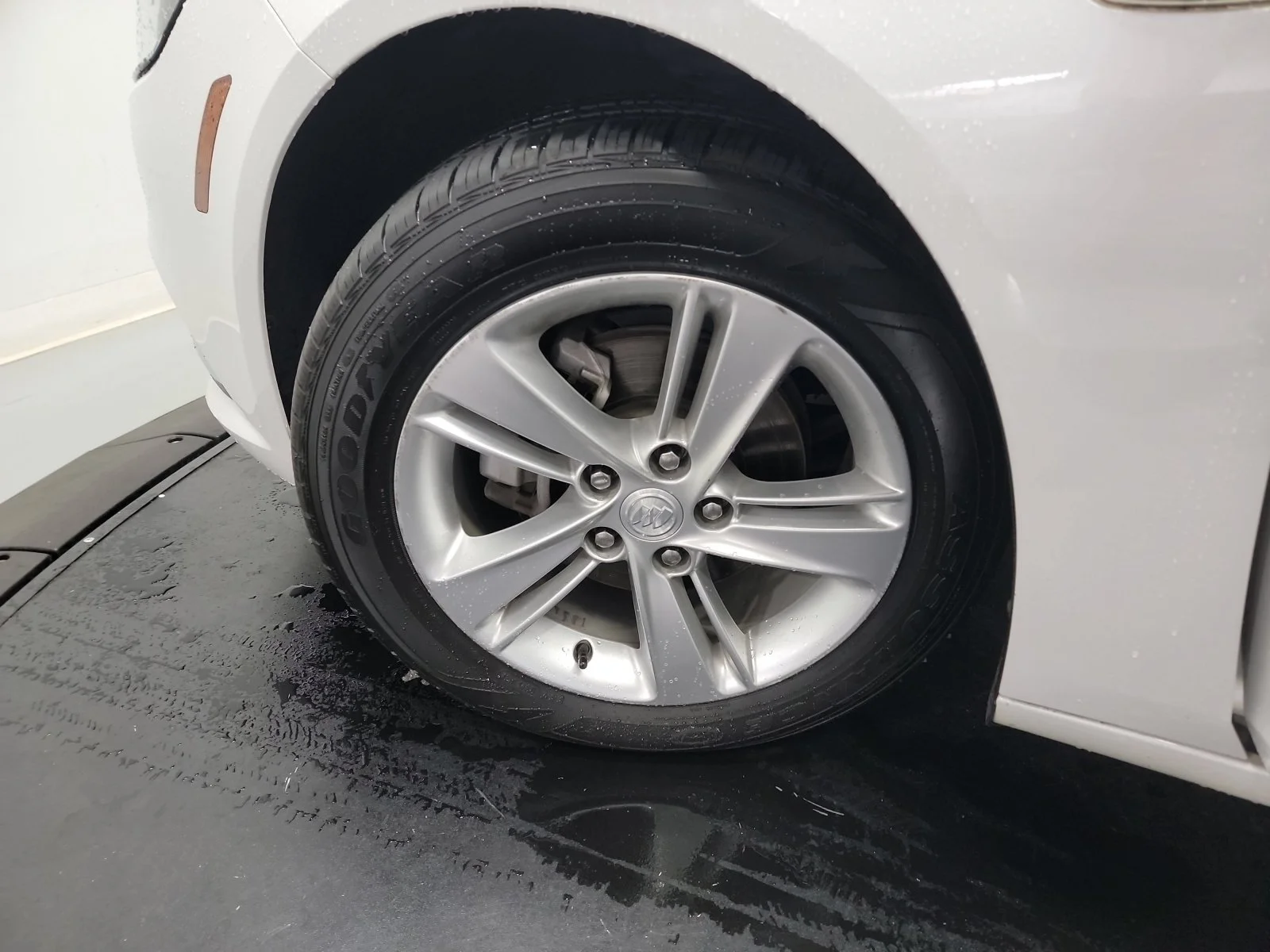 Used 2019 White Frost Tricoat Buick Preferred image 28