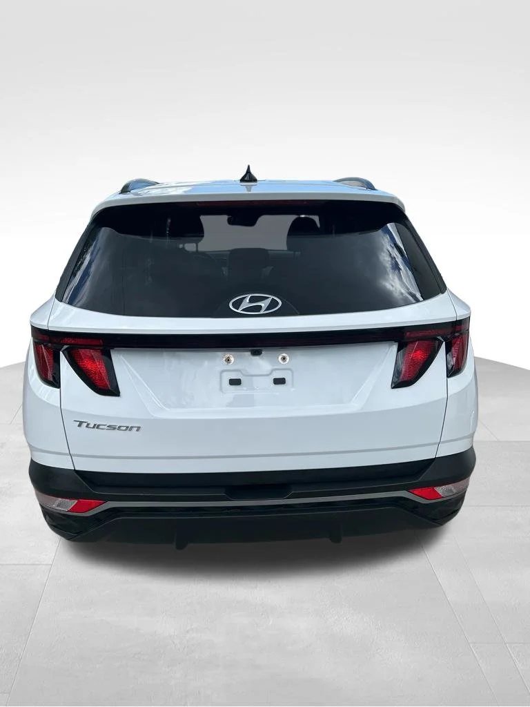 Used 2024 White Hyundai SEL image 3