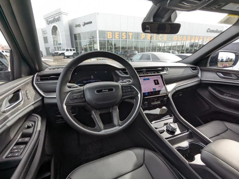 New 2025 White Jeep Limited - - Second row heated seats - Dual Pano Sunroof - Int FAM CAM - Black App Pkge & tons more image 24