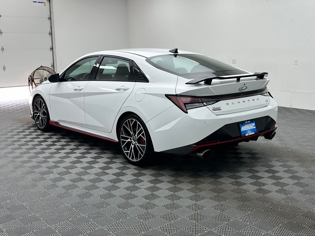 Used 2022 White Hyundai Base image 11