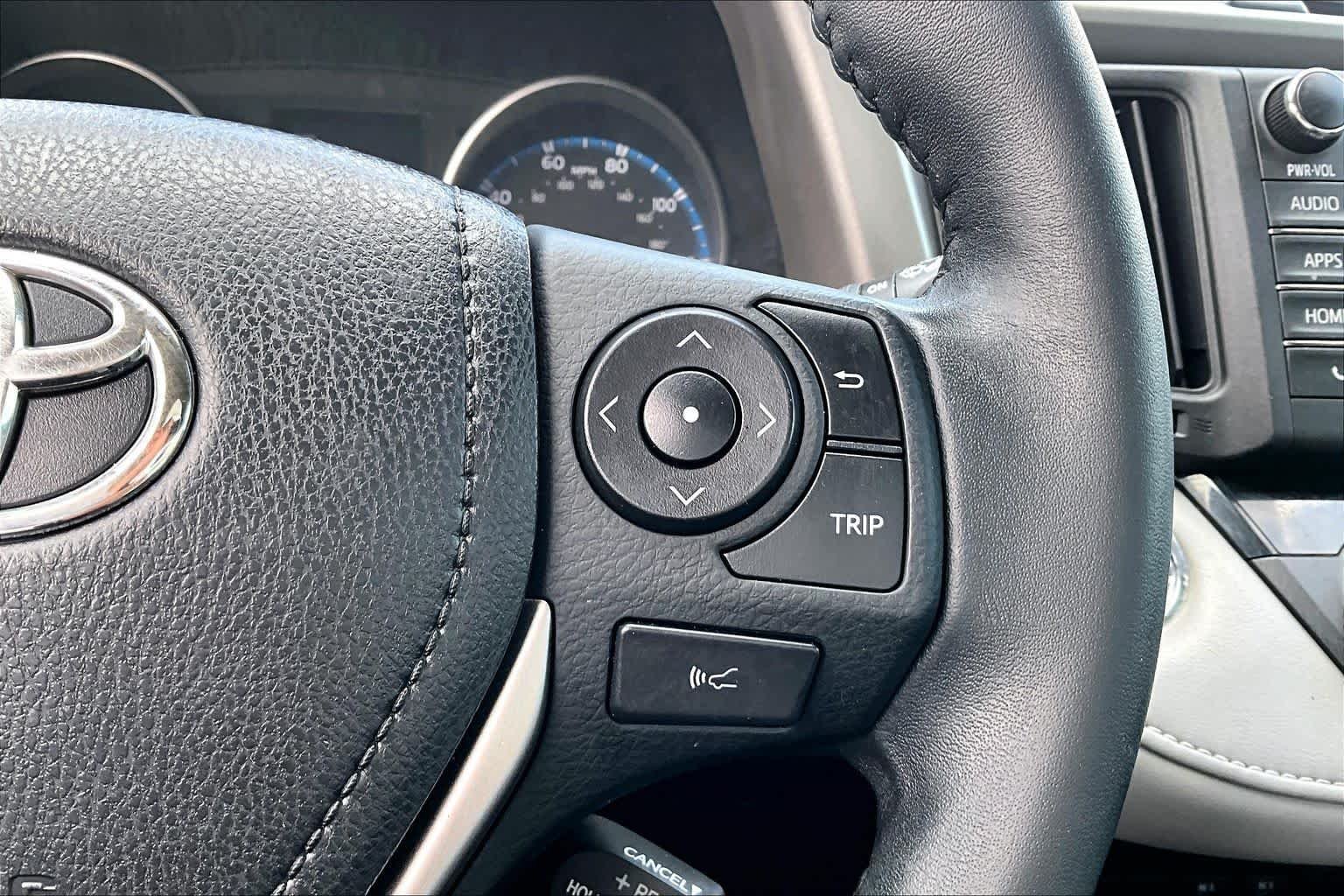 Used 2018 Black Toyota XLE image 25