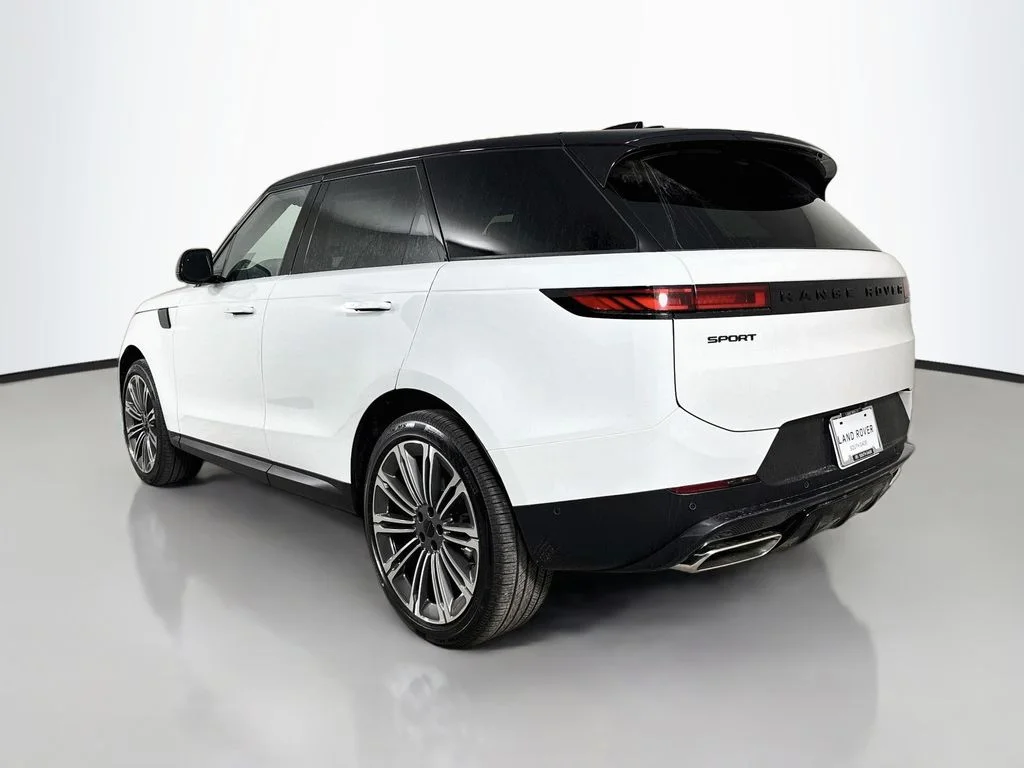 Used 2026  Land Rover SE image 7