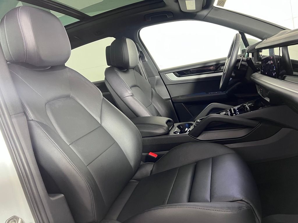 Certified Used 2024 White Porsche  image 18