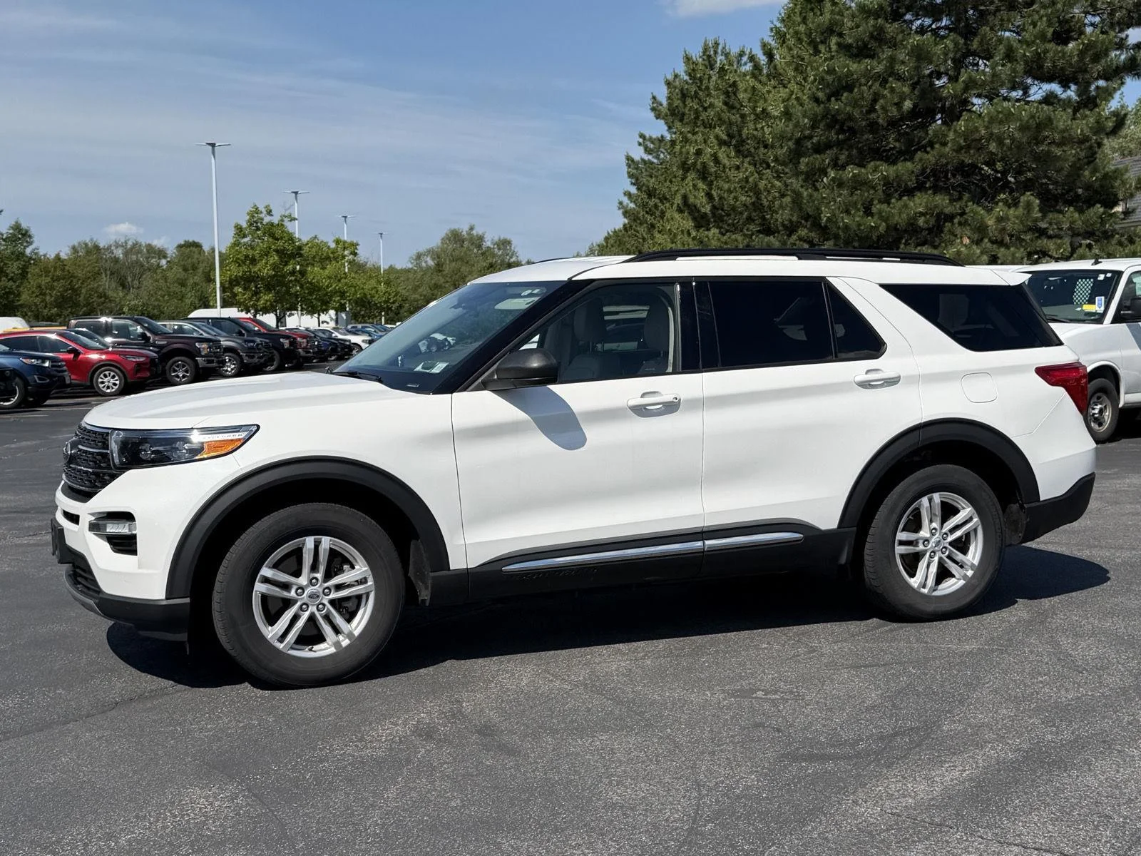 Used 2023 Star White Metallic Tri-Coat Ford XLT image 6