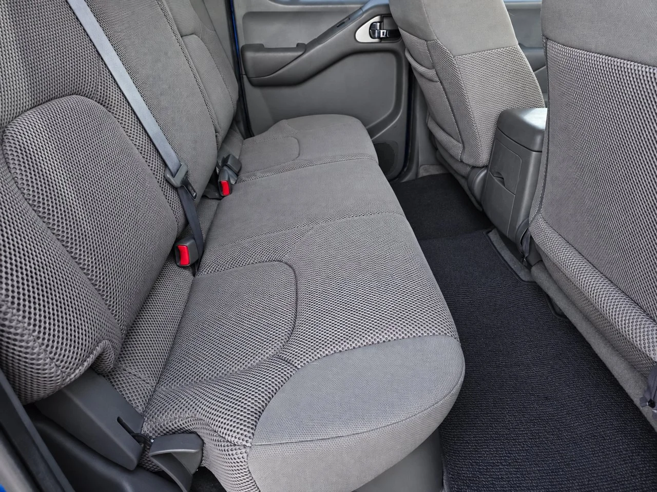Used 2015 Metallic Blue Nissan S image 25