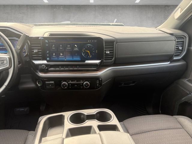 Used 2024 Summit White Chevrolet LT image 3