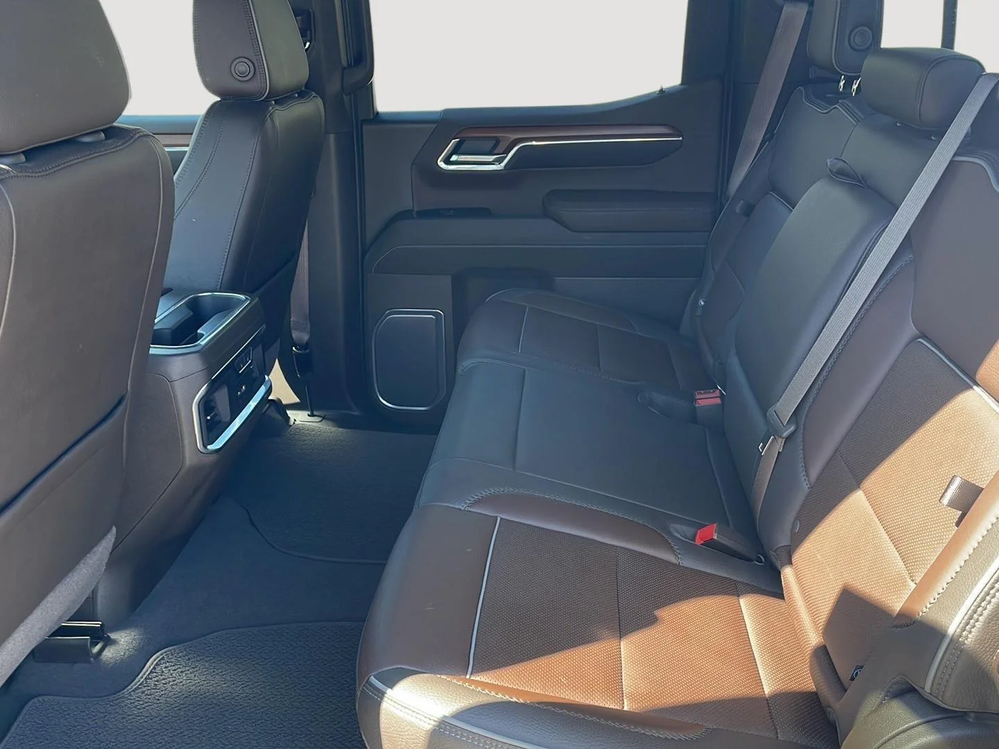 Used 2023 White Frost Tricoat GMC Denali image 19