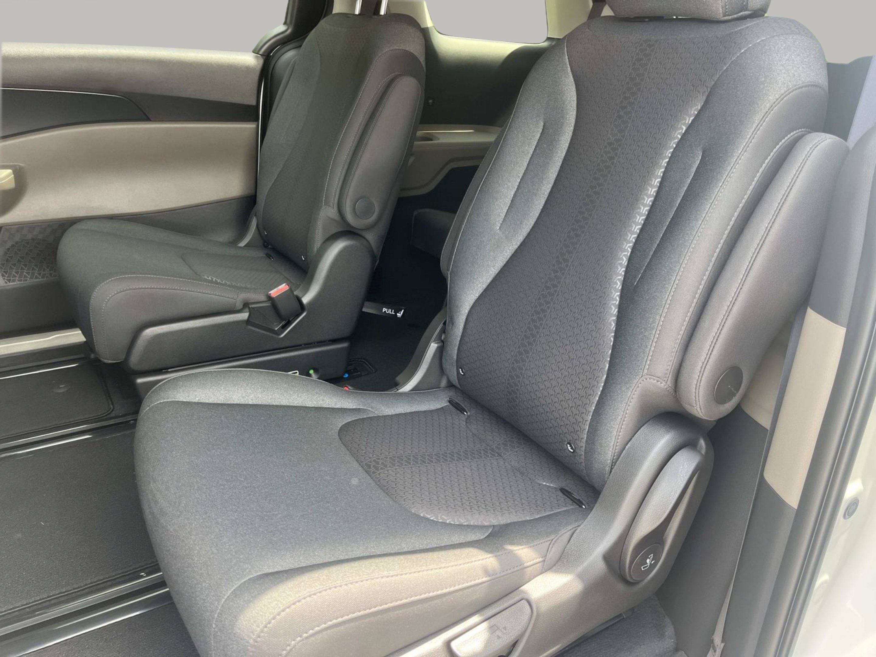 New 2026 Snow White Pearl Kia LX image 19