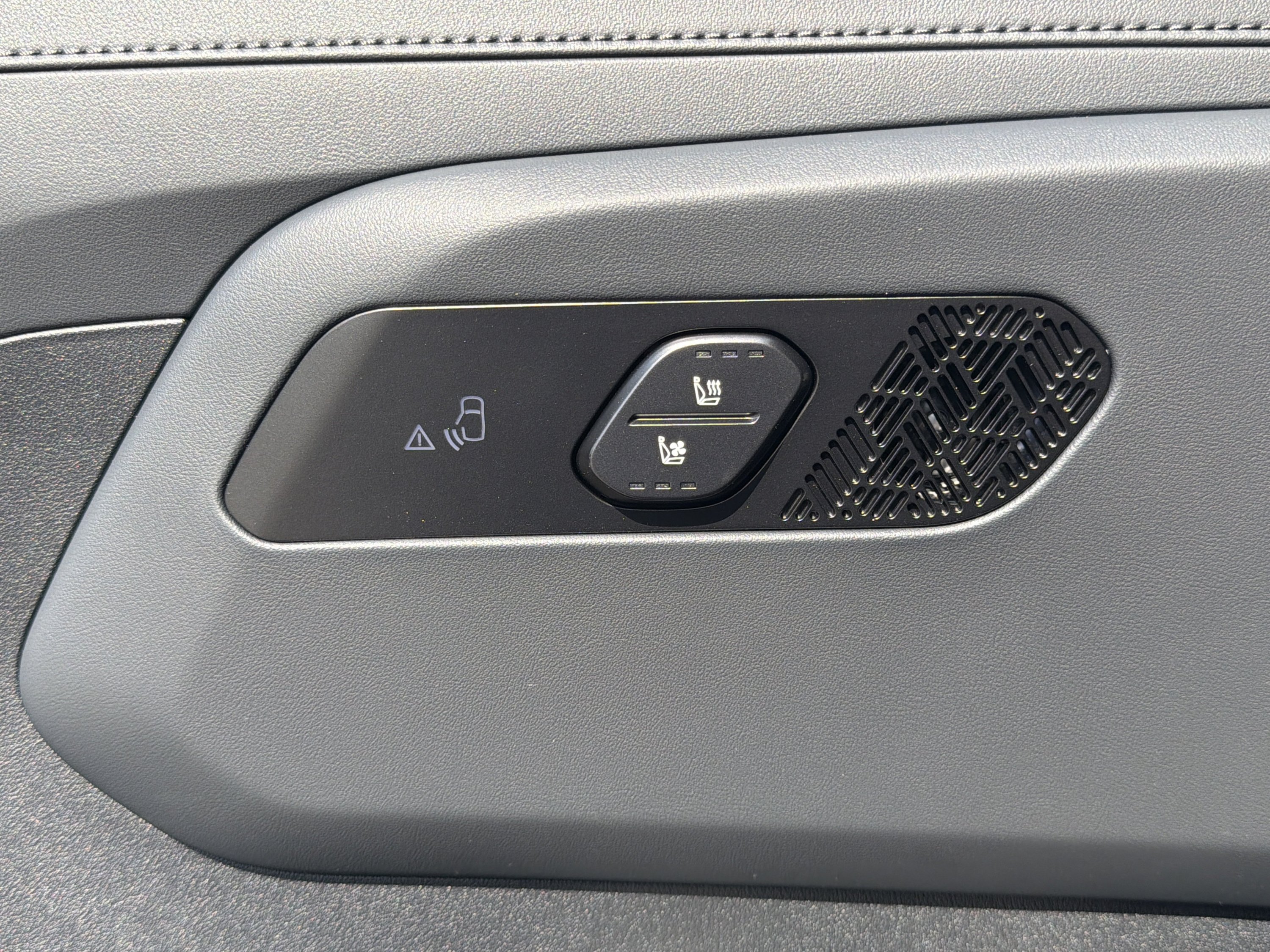 New 2027 Wolf Gray Kia X-Line SX Prestige image 24