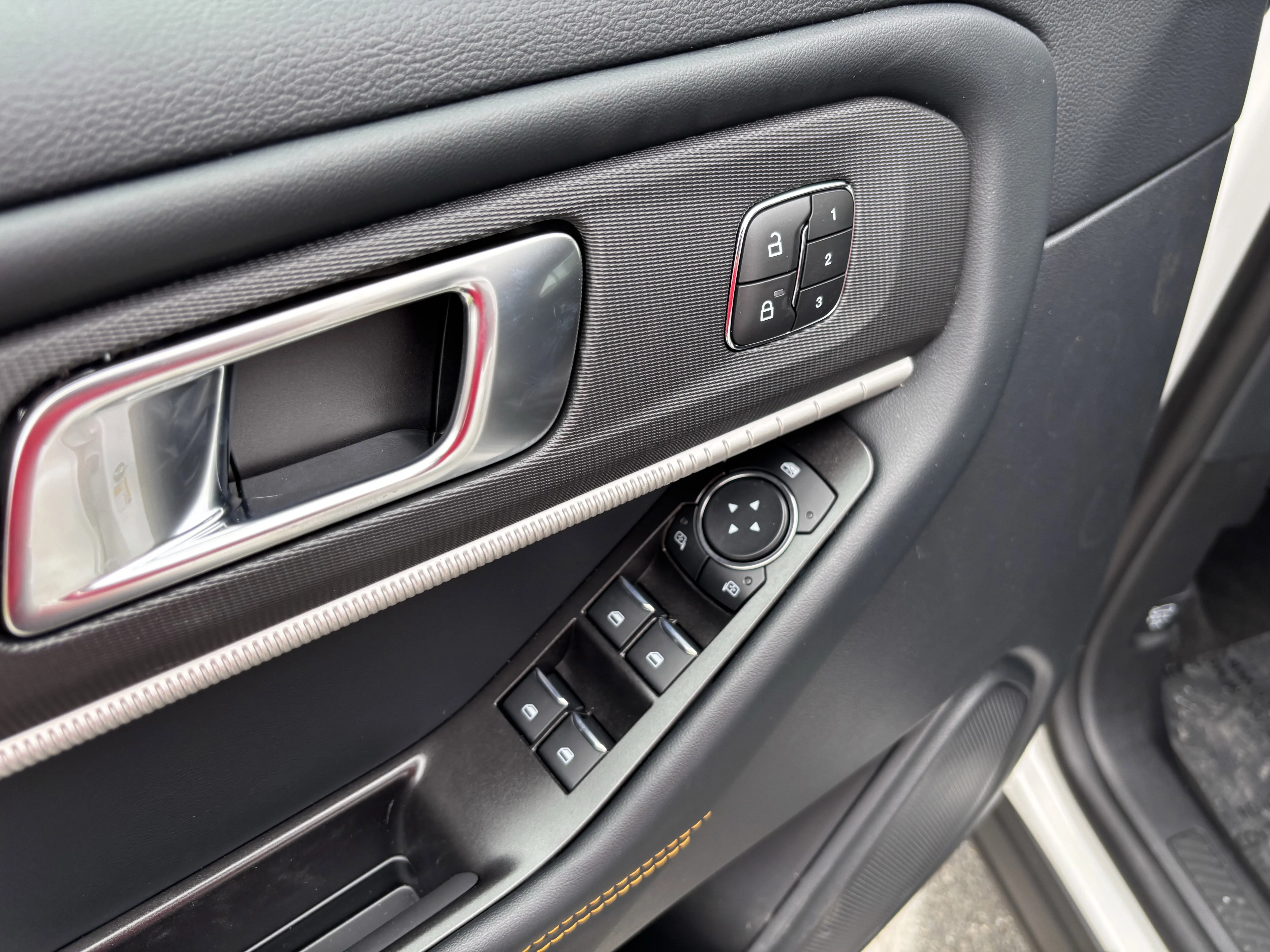 2026 Ford Explorer Tremor - Photo 14
