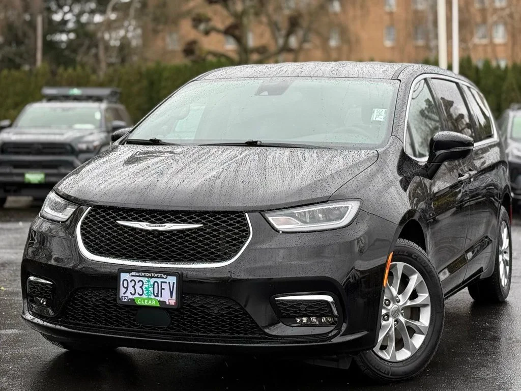 2025 Chrysler Pacifica Select AWD's photo