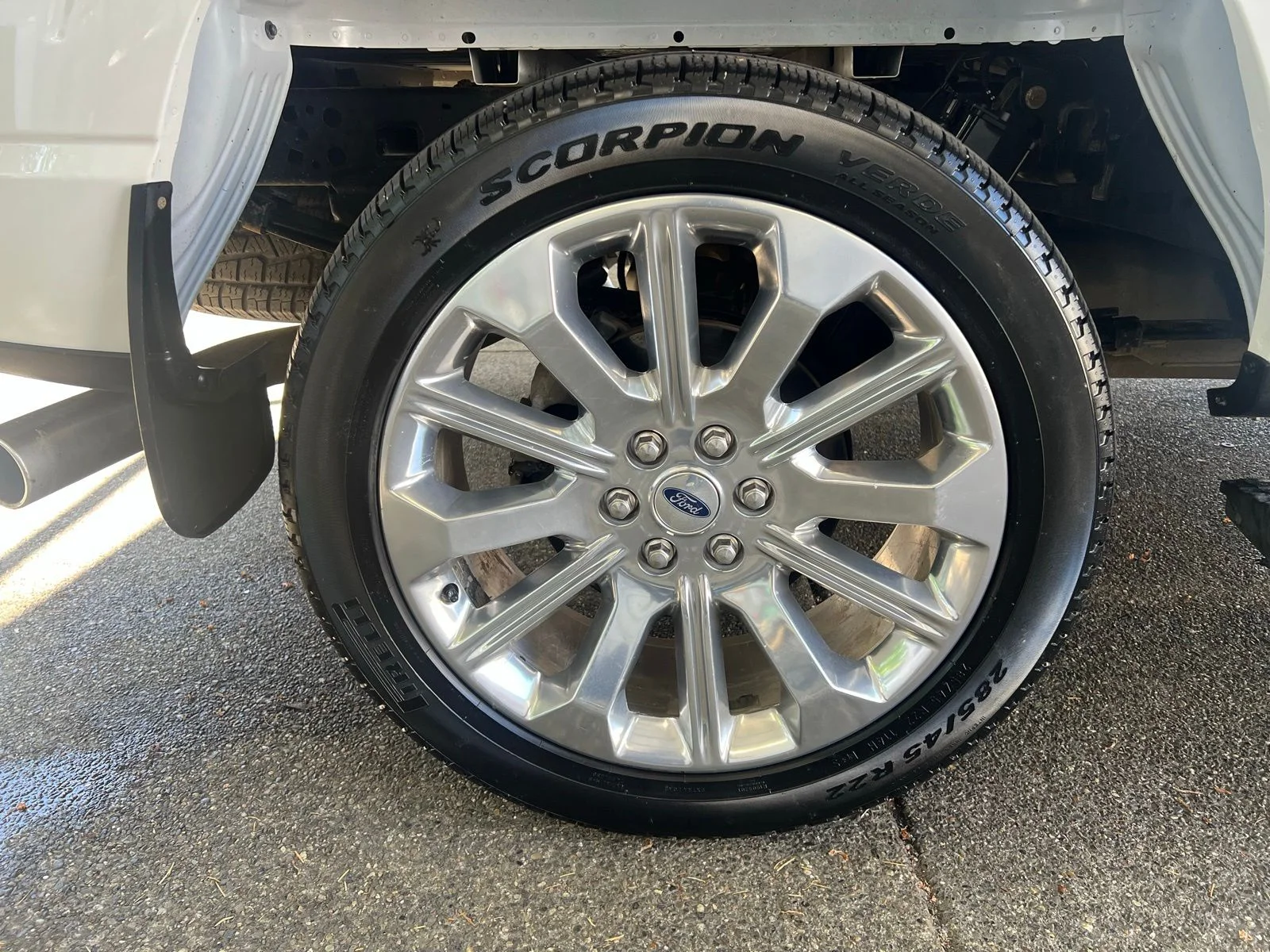 Used 2023 White Ford Limited image 23