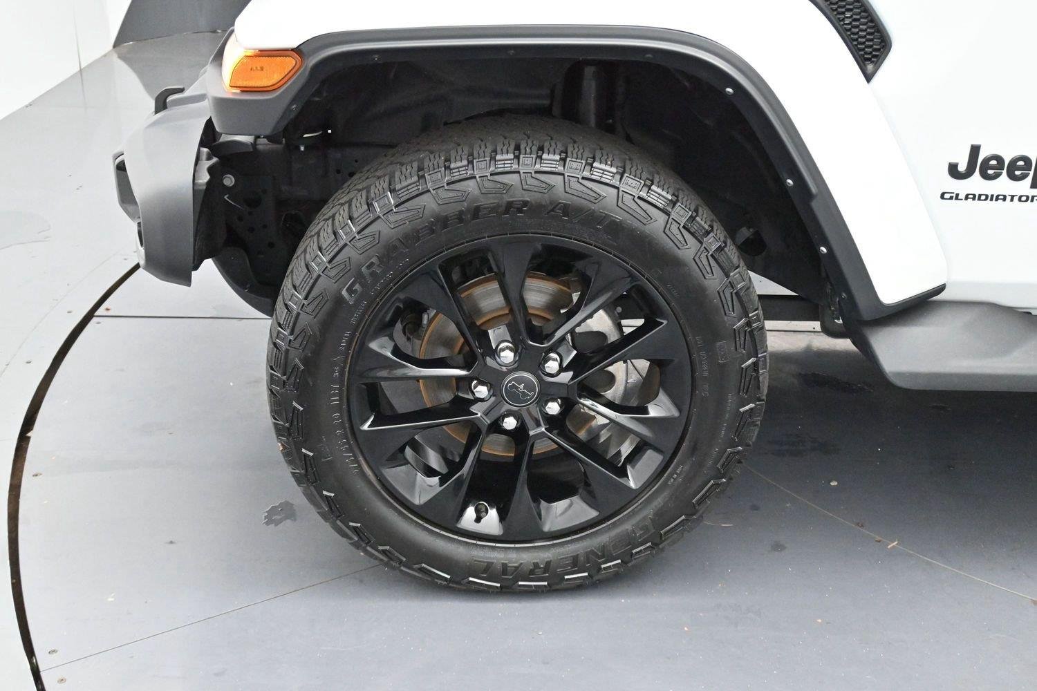 Used 2025 White Jeep Nighthawk image 32