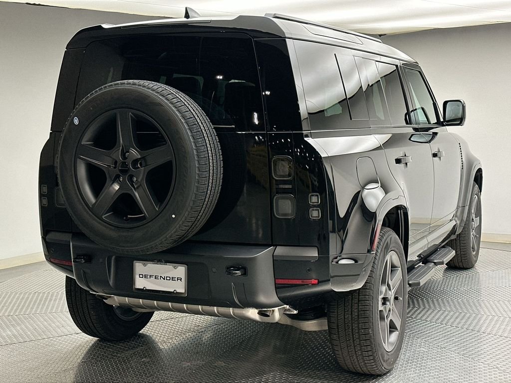 New 2026 Santorini Black Metallic Land Rover X-Dynamic SE image 11