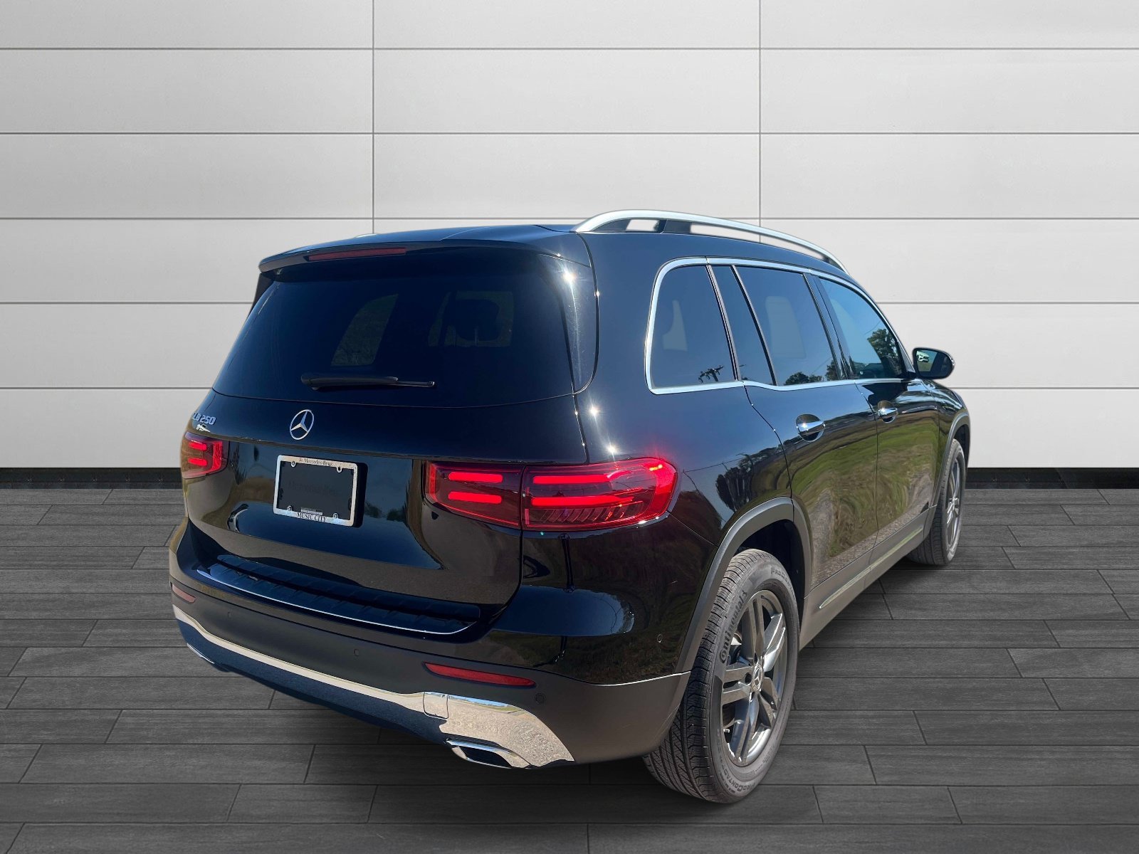Used 2026 Night Black Mercedes-Benz GLB 250 image 3