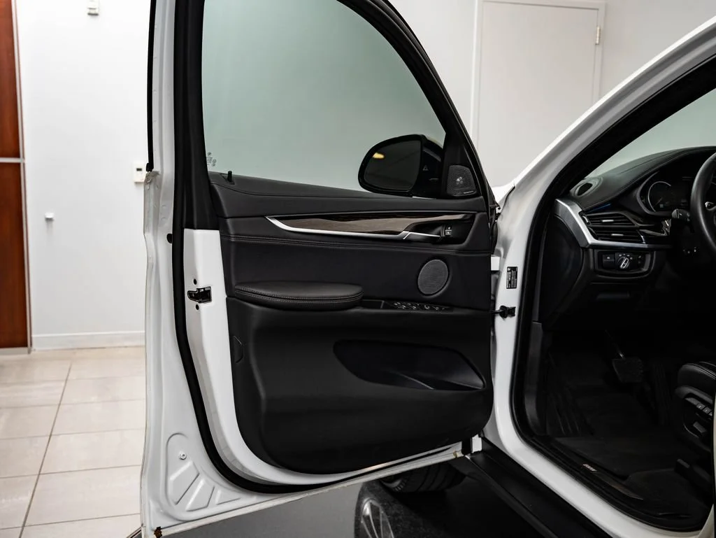 Used 2019 Mineral White Metallic BMW xDrive35i image 28
