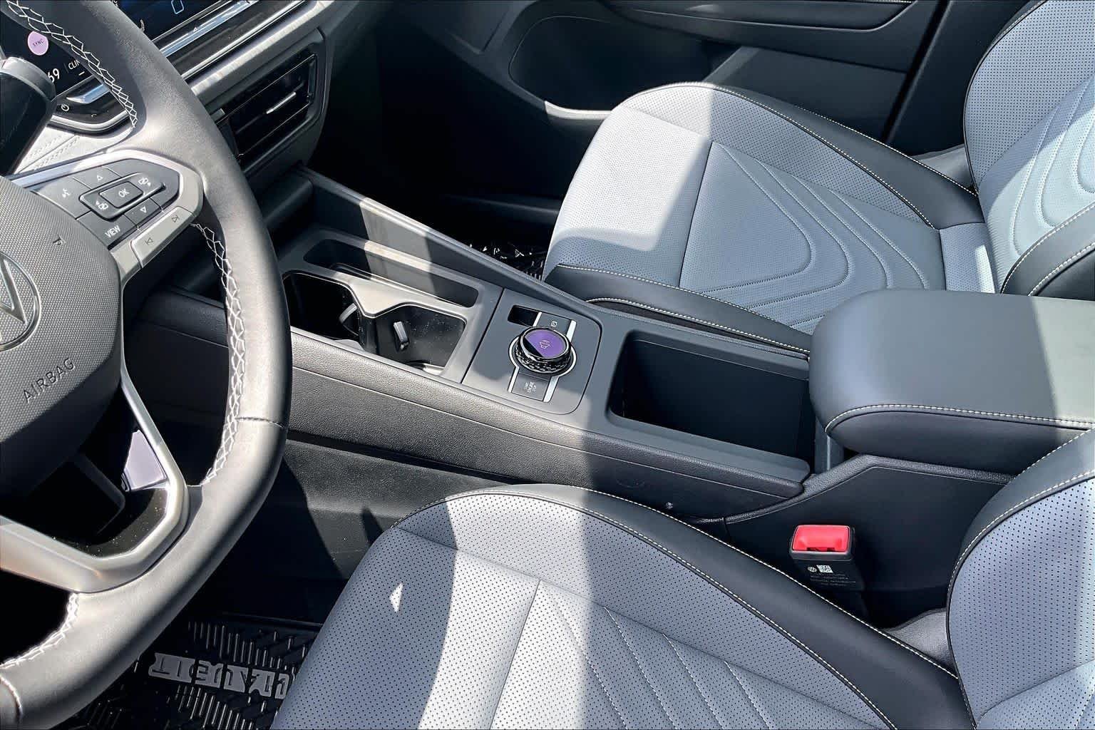 New 2026 Deep Black Pearl Volkswagen 2.0T SE image 7