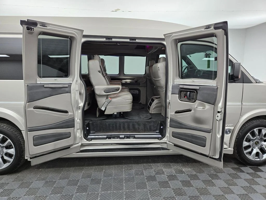Used 2023 Birch Chevrolet Explorer Limited SE image 43