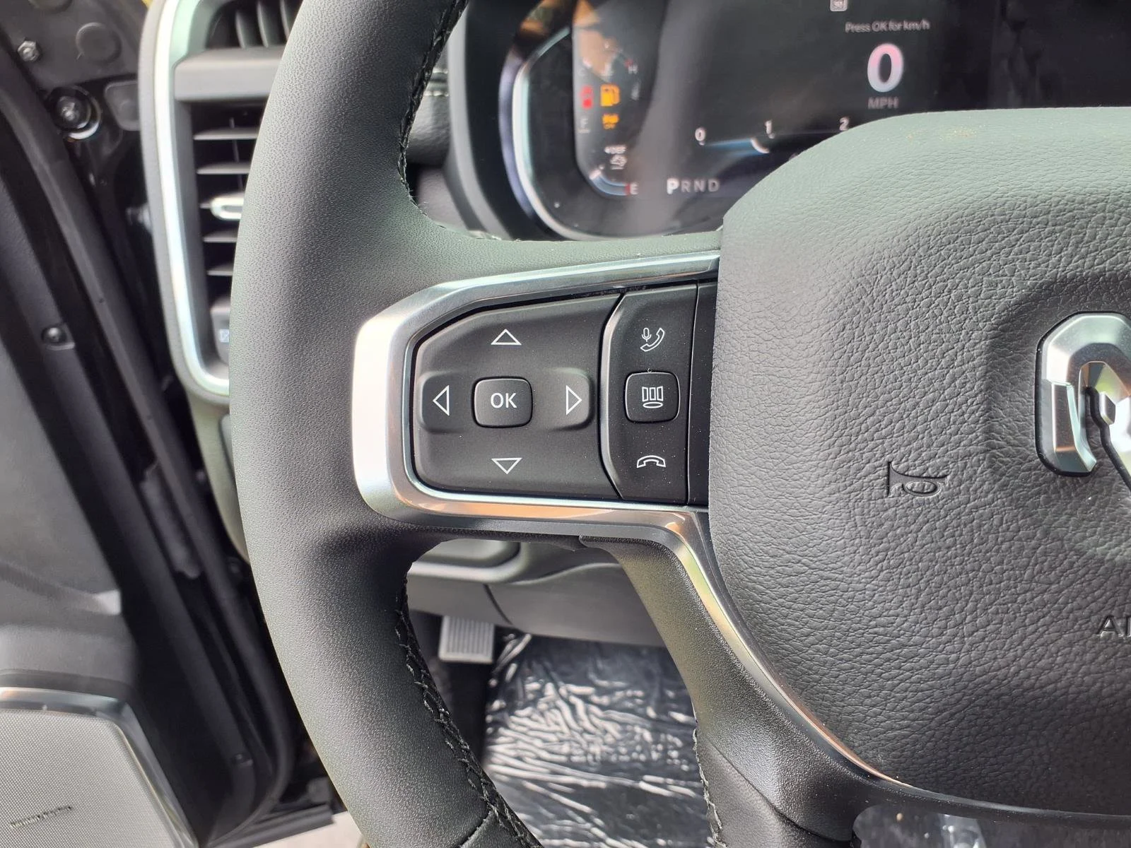 New 2026 Diamond Black Crystal Pearl-Coat Exterior Paint RAM Laramie image 8