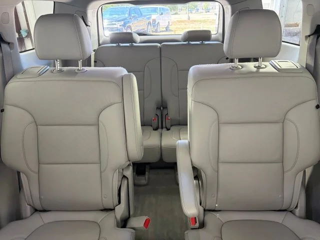 Used 2023 White GMC SLT image 37