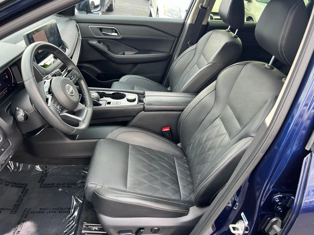 Used 2024 Deep Ocean Blue Nissan Platinum image 12