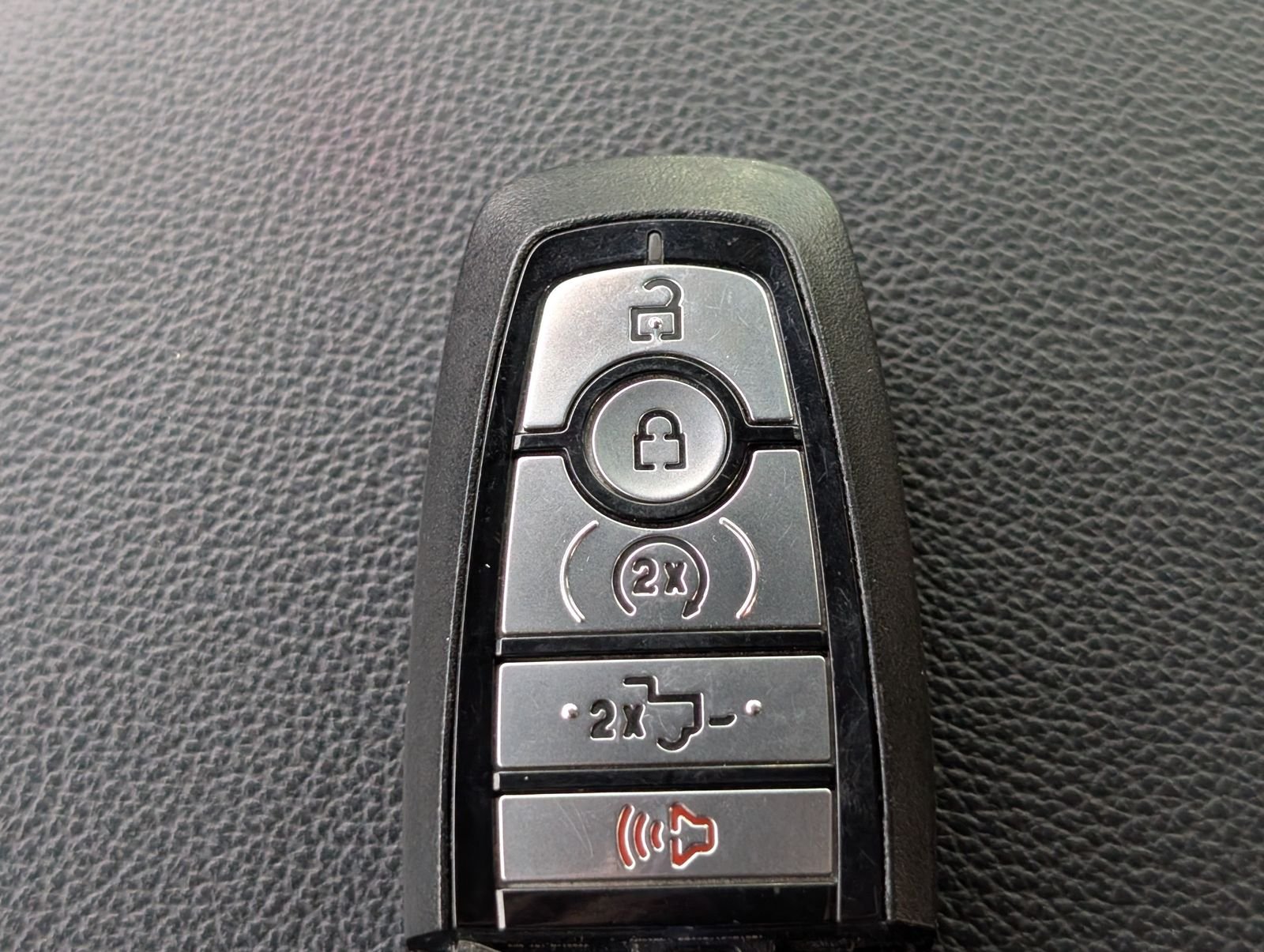 Used 2022 Agate Black Metallic Ford Lariat image 35