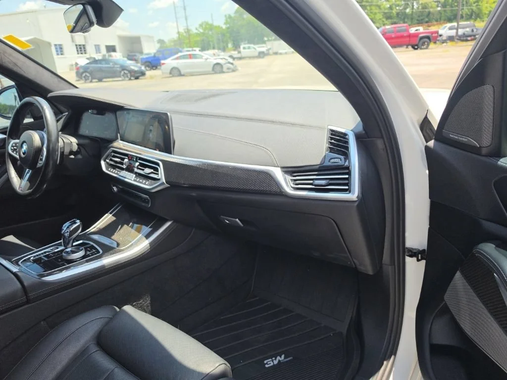 Used 2022 White BMW M50i image 33