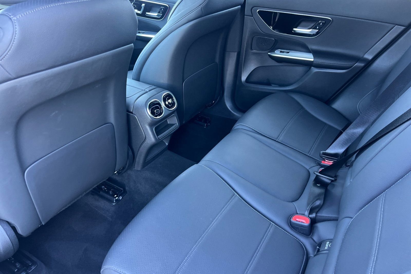 2026 Mercedes-Benz GLC 300 photo 4